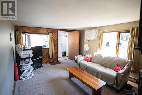 3076 Mccorvie Road, Clearwater, BC - Indoor Photo Showing Living Room