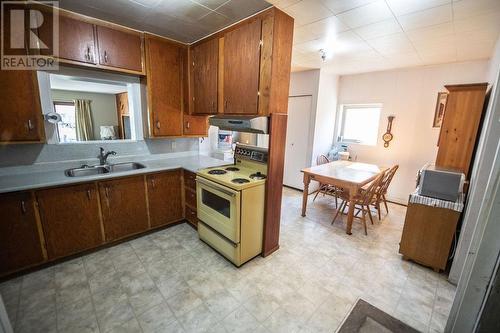 3076 Mccorvie Road, Clearwater, BC - Indoor Photo Showing Kitchen With Double Sink