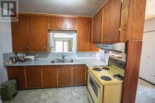 3076 Mccorvie Road, Clearwater, BC - Indoor Photo Showing Kitchen With Double Sink