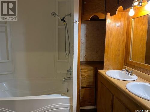 300 Mgr Jean Gaire Avenue, Bellegarde, SK - Indoor Photo Showing Bathroom