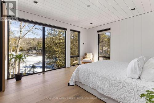 3864 Highway 118  W, Muskoka Lakes, ON - Indoor Photo Showing Bedroom