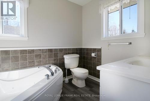4075 County Road 44 Road, Havelock-Belmont-Methuen, ON - Indoor Photo Showing Bathroom