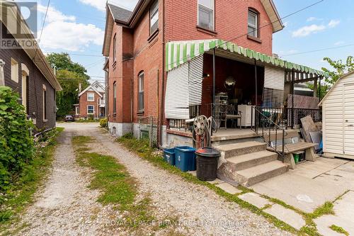 121 Clarence St, Brantford, ON - Outdoor