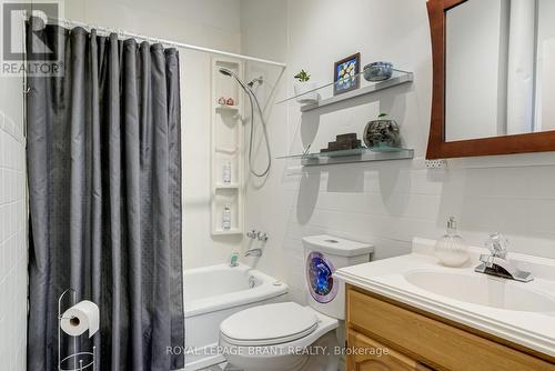 121 Clarence Street, Brantford, ON - Indoor Photo Showing Bathroom