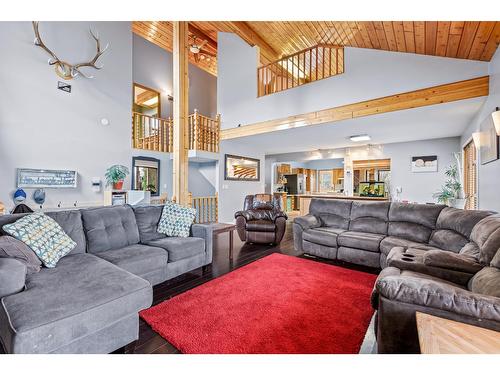 1021 Regina Street, Creston, BC - Indoor Photo Showing Living Room