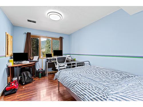 1021 Regina Street, Creston, BC - Indoor Photo Showing Bedroom