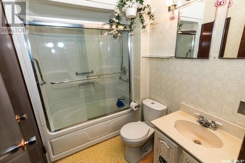 545 Alberta Avenue, Kerrobert, SK - Indoor Photo Showing Bathroom