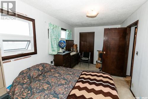 545 Alberta Avenue, Kerrobert, SK - Indoor Photo Showing Bedroom