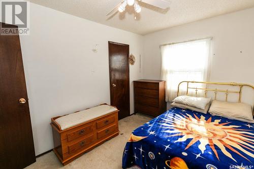 545 Alberta Avenue, Kerrobert, SK - Indoor Photo Showing Bedroom