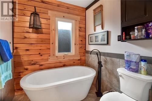 7 Grove Street, Iroquois, ON - Indoor Photo Showing Bathroom