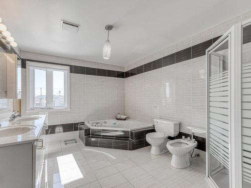 Salle de bains - 9183 Av. Louis-Dessaulles, Montréal (Rivière-Des-Prairies/Pointe-Aux-Trembles), QC - Indoor Photo Showing Bathroom