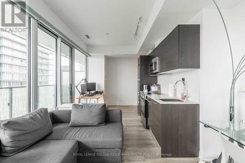 #2702 -42 Charles St E, Toronto, ON - Indoor Photo Showing Living Room