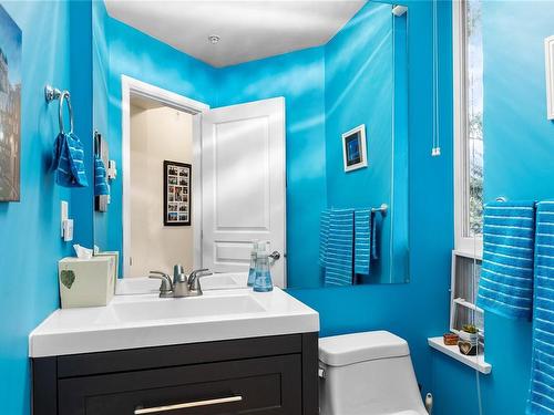 201-5625 Edgewater Lane, Nanaimo, BC - Indoor Photo Showing Bathroom