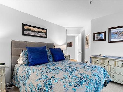201-5625 Edgewater Lane, Nanaimo, BC - Indoor Photo Showing Bedroom