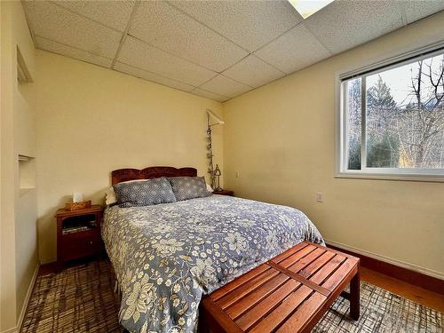 1165 Salmon River Main Line, Sayward, BC - Indoor Photo Showing Bedroom