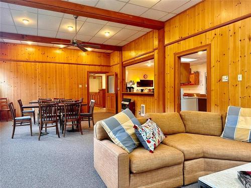 1165 Salmon River Main Line, Sayward, BC - Indoor Photo Showing Living Room
