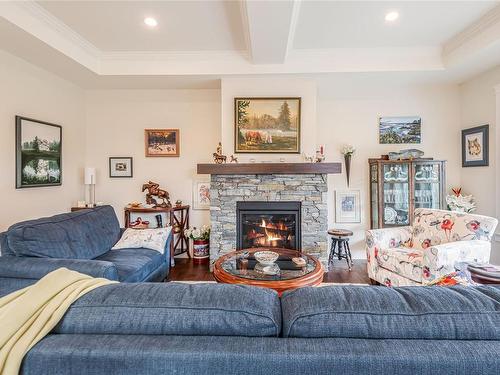 545 Ridgefield Dr, Parksville, BC - Indoor Photo Showing Living Room With Fireplace