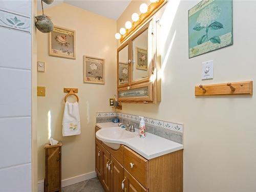 1331 Gervais Rd, Nanaimo, BC - Indoor Photo Showing Bathroom