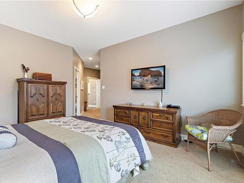 415 Poets Trail Dr, Nanaimo, BC - Indoor Photo Showing Bedroom