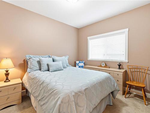 415 Poets Trail Dr, Nanaimo, BC - Indoor Photo Showing Bedroom