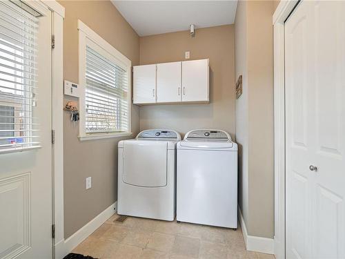 415 Poets Trail Dr, Nanaimo, BC - Indoor Photo Showing Laundry Room