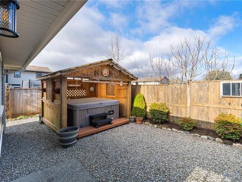415 Poets Trail Dr, Nanaimo, BC - Outdoor With Exterior