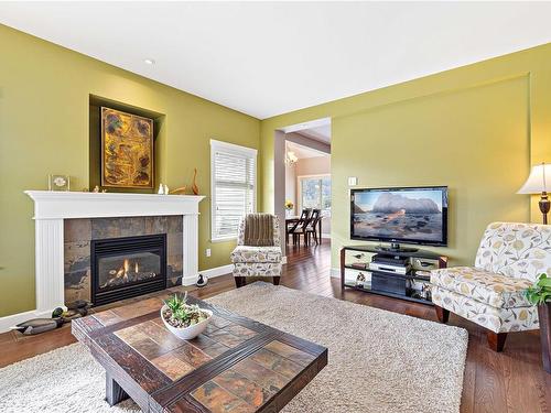 415 Poets Trail Dr, Nanaimo, BC - Indoor Photo Showing Living Room With Fireplace