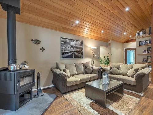 1509 Schooner Rd, Quadra Island, BC - Indoor Photo Showing Living Room With Fireplace