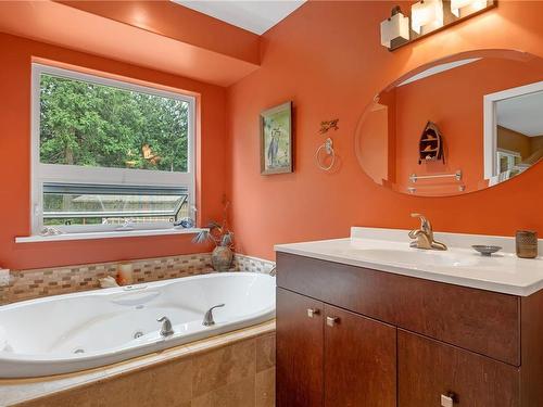 1509 Schooner Rd, Quadra Island, BC - Indoor Photo Showing Bathroom