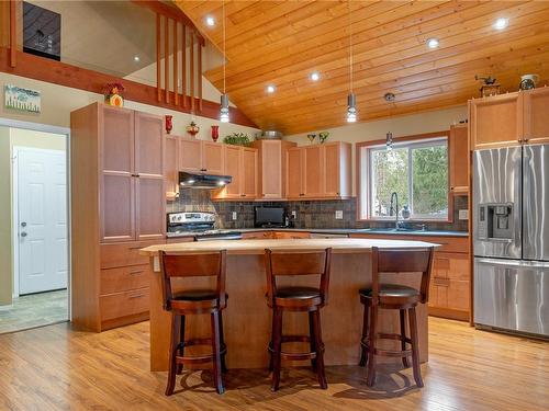 1509 Schooner Rd, Quadra Island, BC - Indoor Photo Showing Kitchen