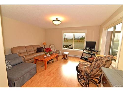 1355 Hodges Rd, French Creek, BC - Indoor Photo Showing Living Room