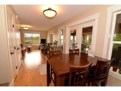 1355 Hodges Rd, French Creek, BC - Indoor Photo Showing Dining Room