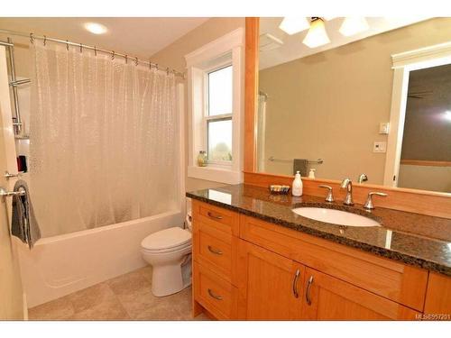 1355 Hodges Rd, French Creek, BC - Indoor Photo Showing Bathroom