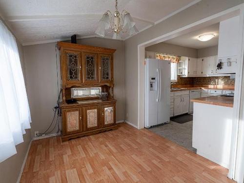 1075 Moncton Ave, Kamloops, BC - Indoor Photo Showing Kitchen