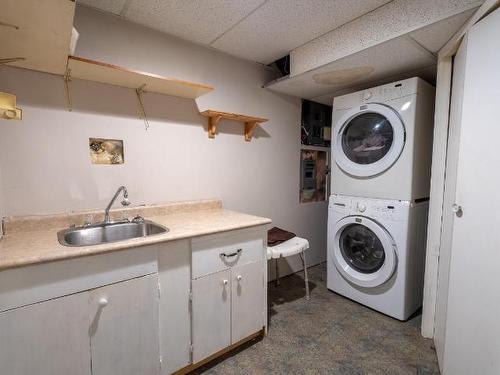 1075 Moncton Ave, Kamloops, BC - Indoor Photo Showing Laundry Room