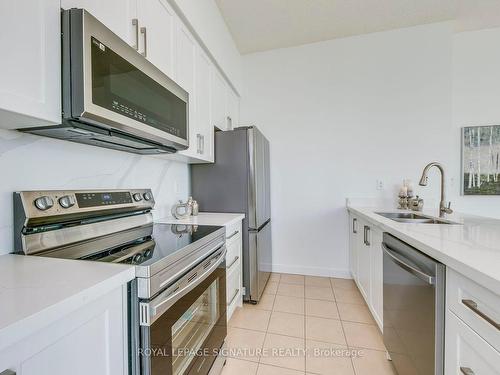 Ph2-397 Front St W, Toronto, ON - Indoor Photo Showing Kitchen With Double Sink