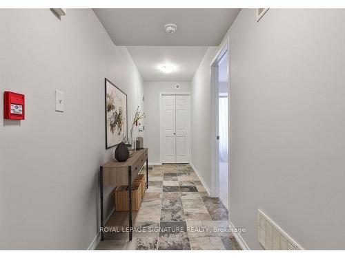 11-667D Warden Ave, Toronto, ON - Indoor Photo Showing Other Room