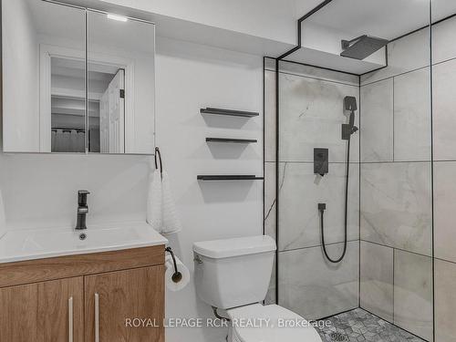 13 Strawberry Hill Crt, Caledon, ON - Indoor Photo Showing Bathroom