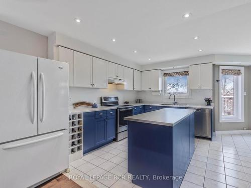 13 Strawberry Hill Crt, Caledon, ON - Indoor Photo Showing Kitchen