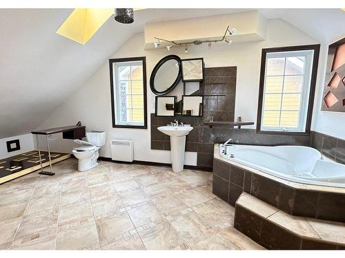 Ensuite bathroom - 4566 Route Marie-Victorin, Varennes, QC - Indoor Photo Showing Bathroom