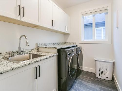 199 Golden Oaks Cres, Nanaimo, BC - Indoor Photo Showing Laundry Room