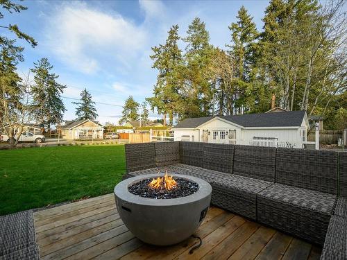 7128 Benwaldun Rd, Lantzville, BC - Outdoor With Deck Patio Veranda