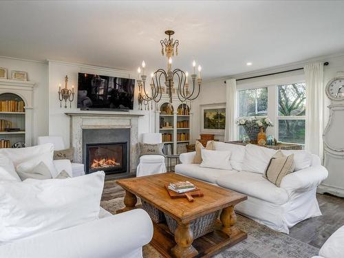 7128 Benwaldun Rd, Lantzville, BC - Indoor Photo Showing Living Room With Fireplace