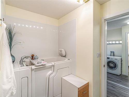 2375 Glenellen Pl, Nanoose Bay, BC - Indoor Photo Showing Laundry Room