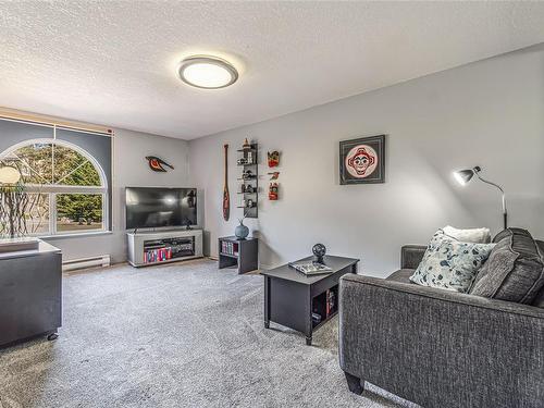 2375 Glenellen Pl, Nanoose Bay, BC - Indoor Photo Showing Living Room