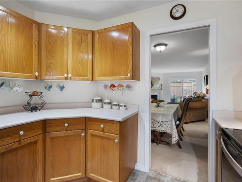 114-240 Stanford Ave East, Parksville, BC - Indoor Photo Showing Kitchen