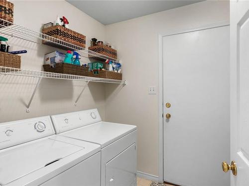114-240 Stanford Ave East, Parksville, BC - Indoor Photo Showing Laundry Room