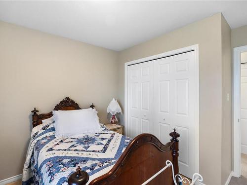 114-240 Stanford Ave East, Parksville, BC - Indoor Photo Showing Bedroom