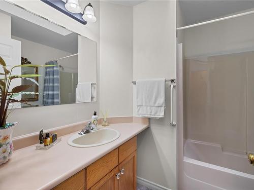 114-240 Stanford Ave East, Parksville, BC - Indoor Photo Showing Bathroom