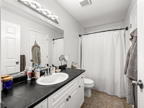 B-910 1St St, Courtenay, BC - Indoor Photo Showing Bathroom